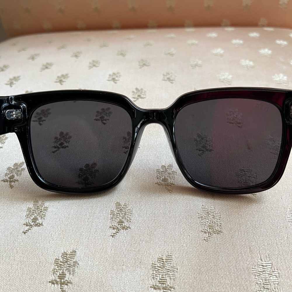 Diff Sunglasses Model “Zoe” Excellent Condition - image 5